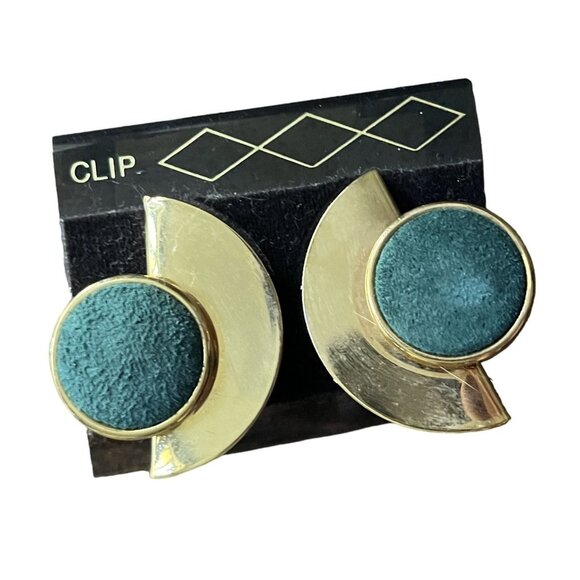 Gold Toned Half Moon & Green Clip On Earrings NWT VTG Sears Roebuck? 1980s - Picture 2 of 13